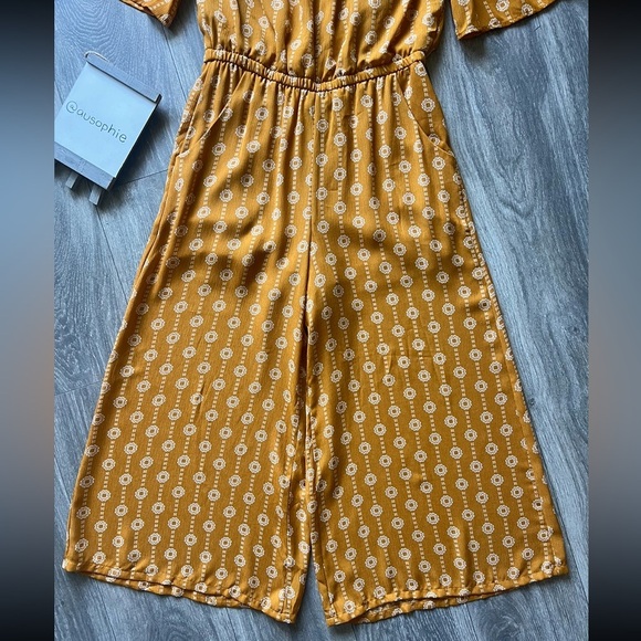 AUW boho off the shoulder cropped wide leg jumpsuit in golden yellow. Size 6 - Picture 6 of 13